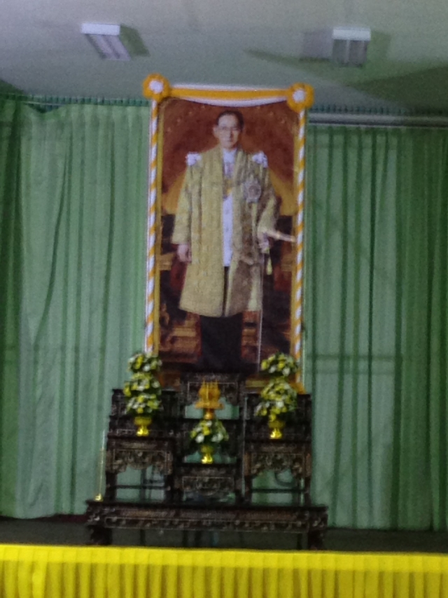 พิธีทำบุญตักบาตร ถวายเป็นพระราชกุศล พระบาทสมเด็จพระปรมินทรมหาภูมพลอดุลยเดช บรมนาถบพิตร 