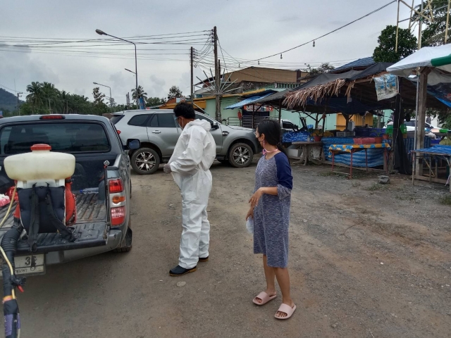 ประมวลภาพการลงพื้นที่ฉีดพ่นยาฆ่าเชื้อในจุดเสี่ยงสูงในพื้นที่ตำบลละแม