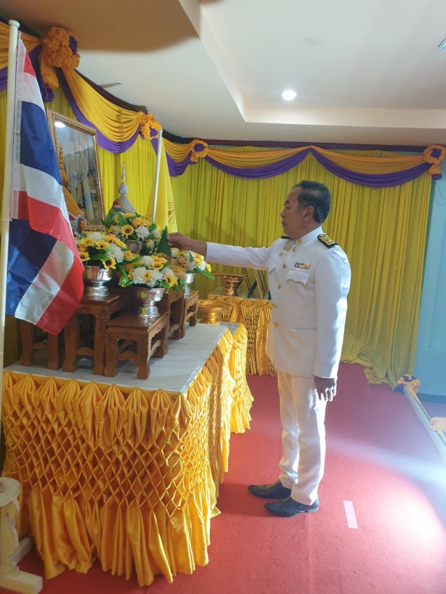 พิธีรับพระราชทานพระบรมฉายาลักษณ์ พระบาทสมเด็จพระเจ้าอยู่หัว และสมเด็จพระนางเจ้า ฯ พระบรมราชินี