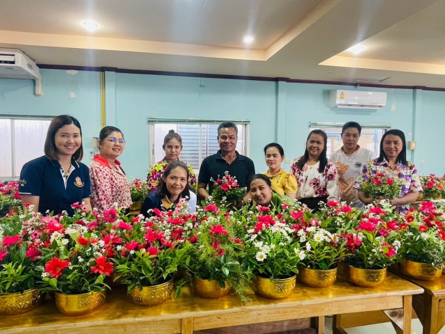 โครงการสืบสานประเพณีท้องถิ่นรดน้ำผู้สูงอายุ ประจำปีพ.ศ.2567